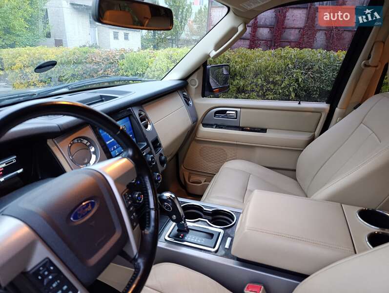 Позашляховик / Кросовер Ford Expedition 2016 в Києві фото 11 Позашляховик / Кросовер Ford Expedition 2016 в Києві