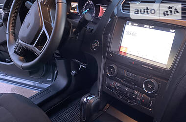 Позашляховик / Кросовер Ford Explorer 2018 в 