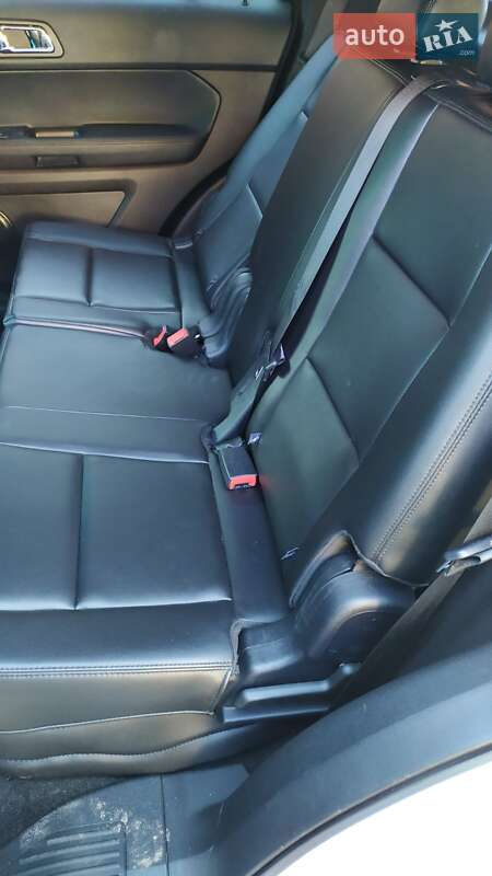 Внедорожник / Кроссовер Ford Explorer 2016 в Рокитном