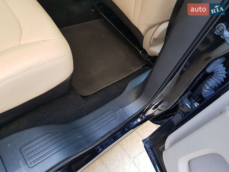 Позашляховик / Кросовер Ford Explorer 2018 в Івано-Франківську
