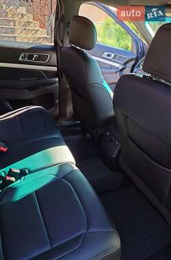 Внедорожник / Кроссовер Ford Explorer 2017 в Днепре