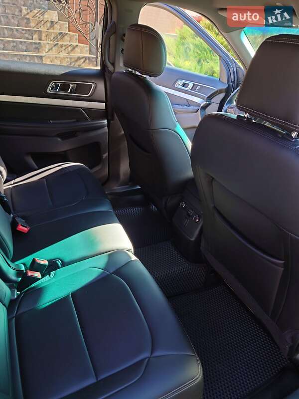 Позашляховик / Кросовер Ford Explorer 2017 в Дніпрі