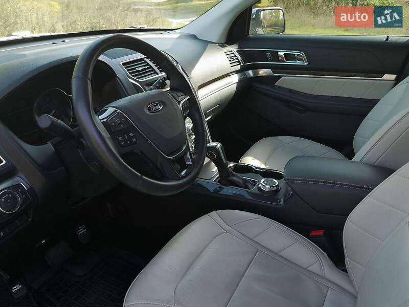 Позашляховик / Кросовер Ford Explorer 2018 в Кам'янському