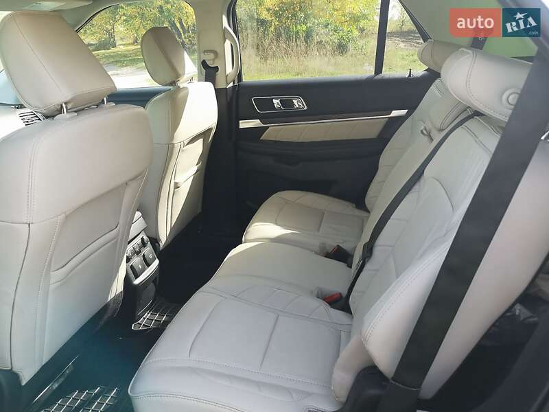Позашляховик / Кросовер Ford Explorer 2018 в Кам'янському