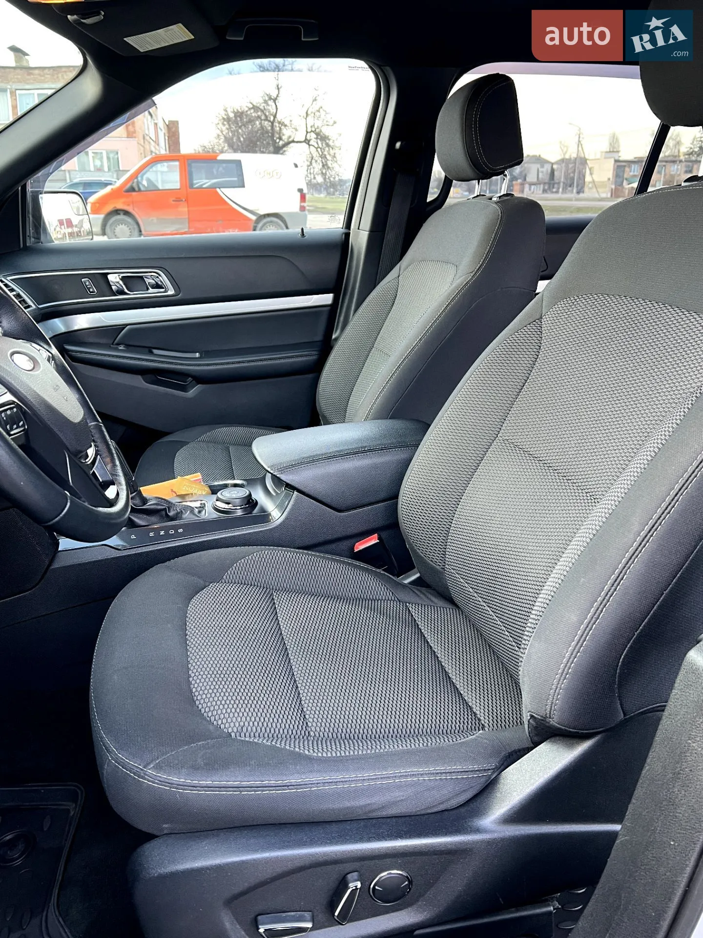 2017 Ford Explorer - мініатюра 16
