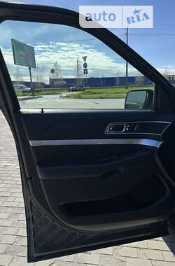 Внедорожник / Кроссовер Ford Explorer 2016 в Ровно