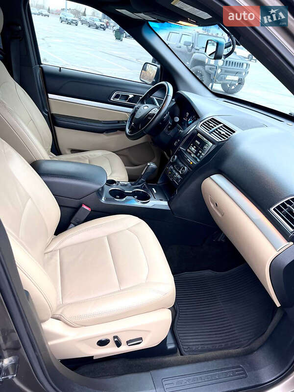 Позашляховик / Кросовер Ford Explorer 2015 в Києві