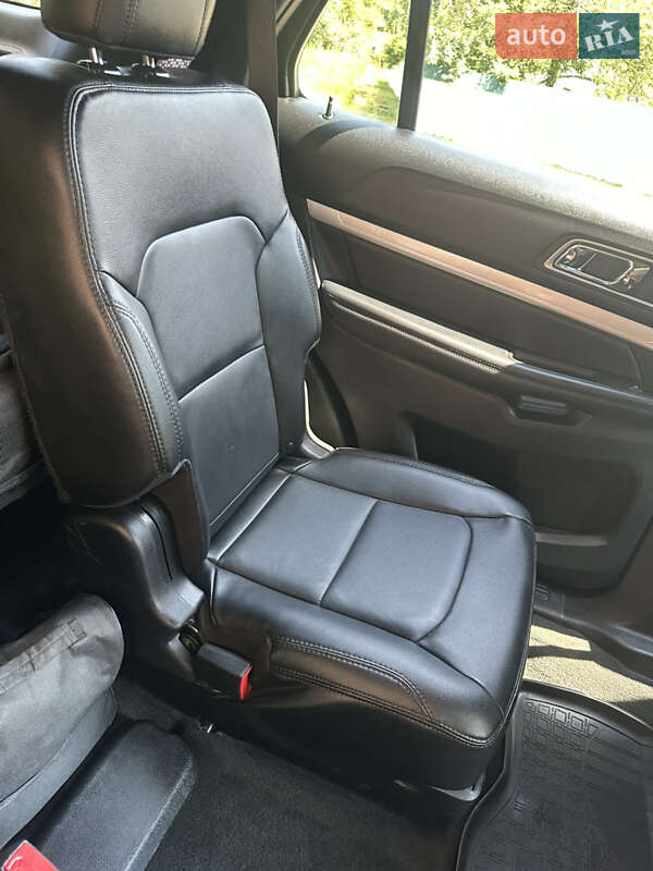 Позашляховик / Кросовер Ford Explorer 2016 в Львові фото 15 Позашляховик / Кросовер Ford Explorer 2016 в Львові