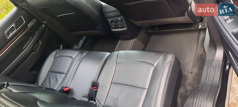 Внедорожник / Кроссовер Ford Explorer 2016 в Остроге
