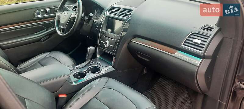 Внедорожник / Кроссовер Ford Explorer 2016 в Остроге