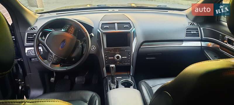 Позашляховик / Кросовер Ford Explorer 2016 в Острозі