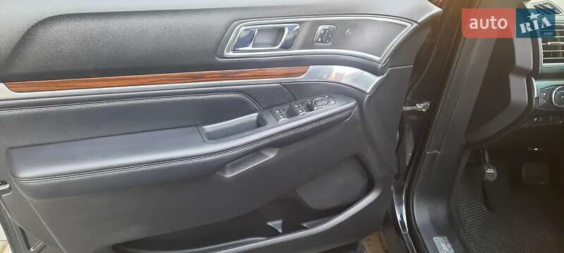 Внедорожник / Кроссовер Ford Explorer 2016 в Остроге