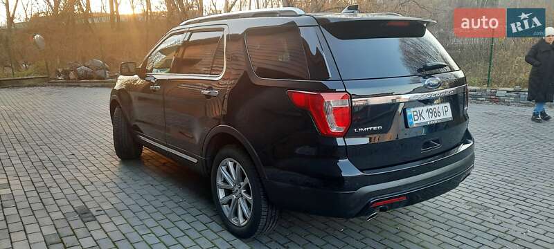 Позашляховик / Кросовер Ford Explorer 2016 в Острозі