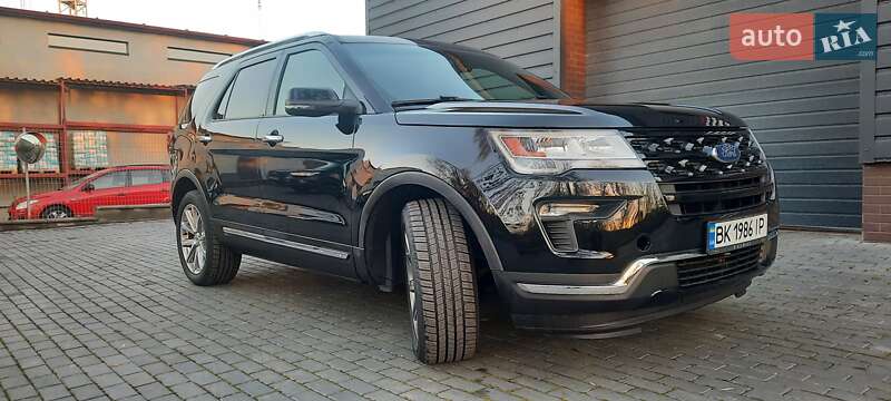Внедорожник / Кроссовер Ford Explorer 2016 в Остроге