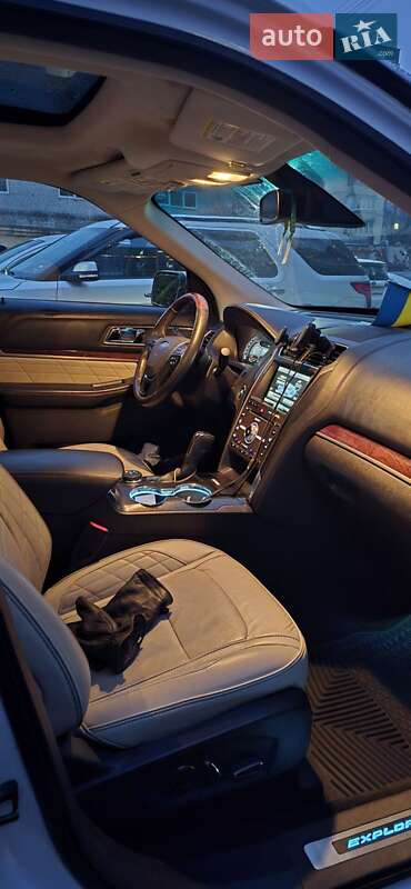 Позашляховик / Кросовер Ford Explorer 2015 в Києві