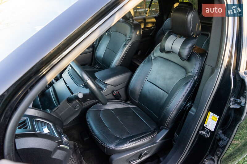 Внедорожник / Кроссовер Ford Explorer 2017 в Верхнеднепровске