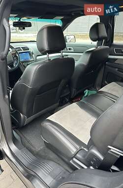 Внедорожник / Кроссовер Ford Explorer 2017 в 