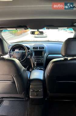 Позашляховик / Кросовер Ford Explorer 2016 в 
