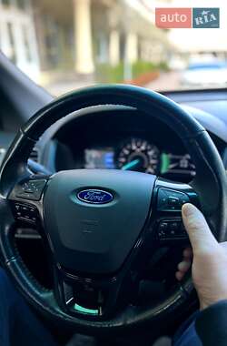 Позашляховик / Кросовер Ford Explorer 2016 в 