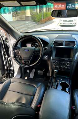 Позашляховик / Кросовер Ford Explorer 2016 в 