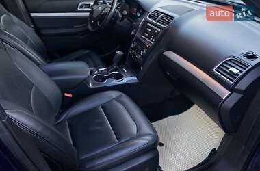 Позашляховик / Кросовер Ford Explorer 2016 в 