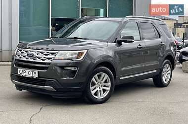 Позашляховик / Кросовер Ford Explorer 2019 в 