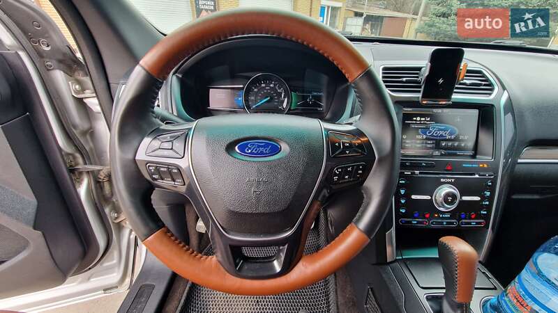 Внедорожник / Кроссовер Ford Explorer 2015 в Днепре