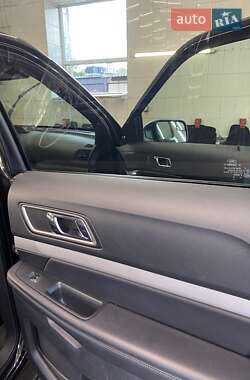 Позашляховик / Кросовер Ford Explorer 2017 в Новомосковську