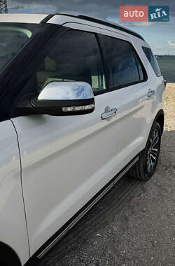 Позашляховик / Кросовер Ford Explorer 2017 в 