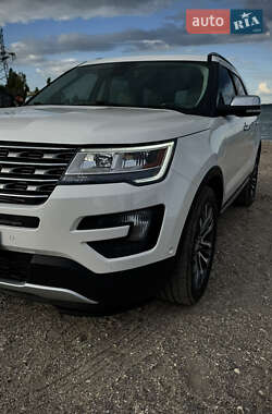 Позашляховик / Кросовер Ford Explorer 2017 в 