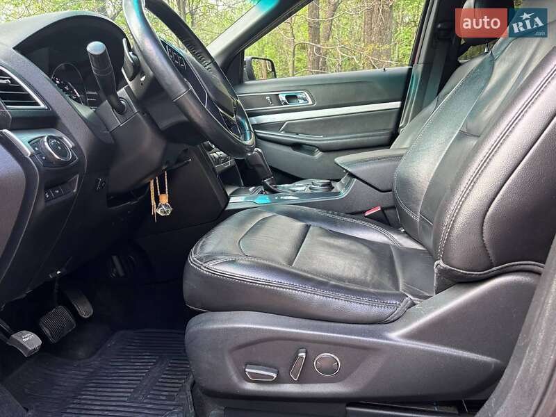 Внедорожник / Кроссовер Ford Explorer 2016 в Хмельницком