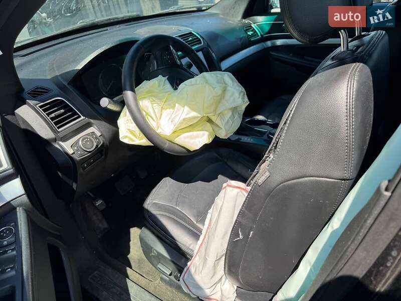 Позашляховик / Кросовер Ford Explorer 2015 в Львові фото 12 Позашляховик / Кросовер Ford Explorer 2015 в Львові