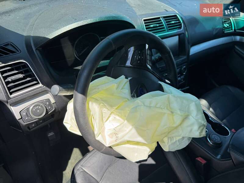 Позашляховик / Кросовер Ford Explorer 2015 в Львові фото 16 Позашляховик / Кросовер Ford Explorer 2015 в Львові