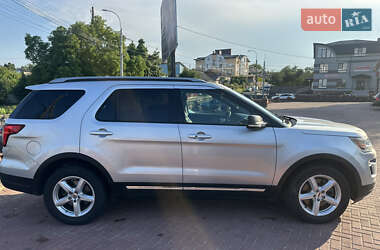 Позашляховик / Кросовер Ford Explorer 2018 в 