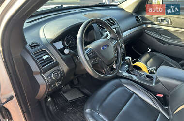 Позашляховик / Кросовер Ford Explorer 2018 в 