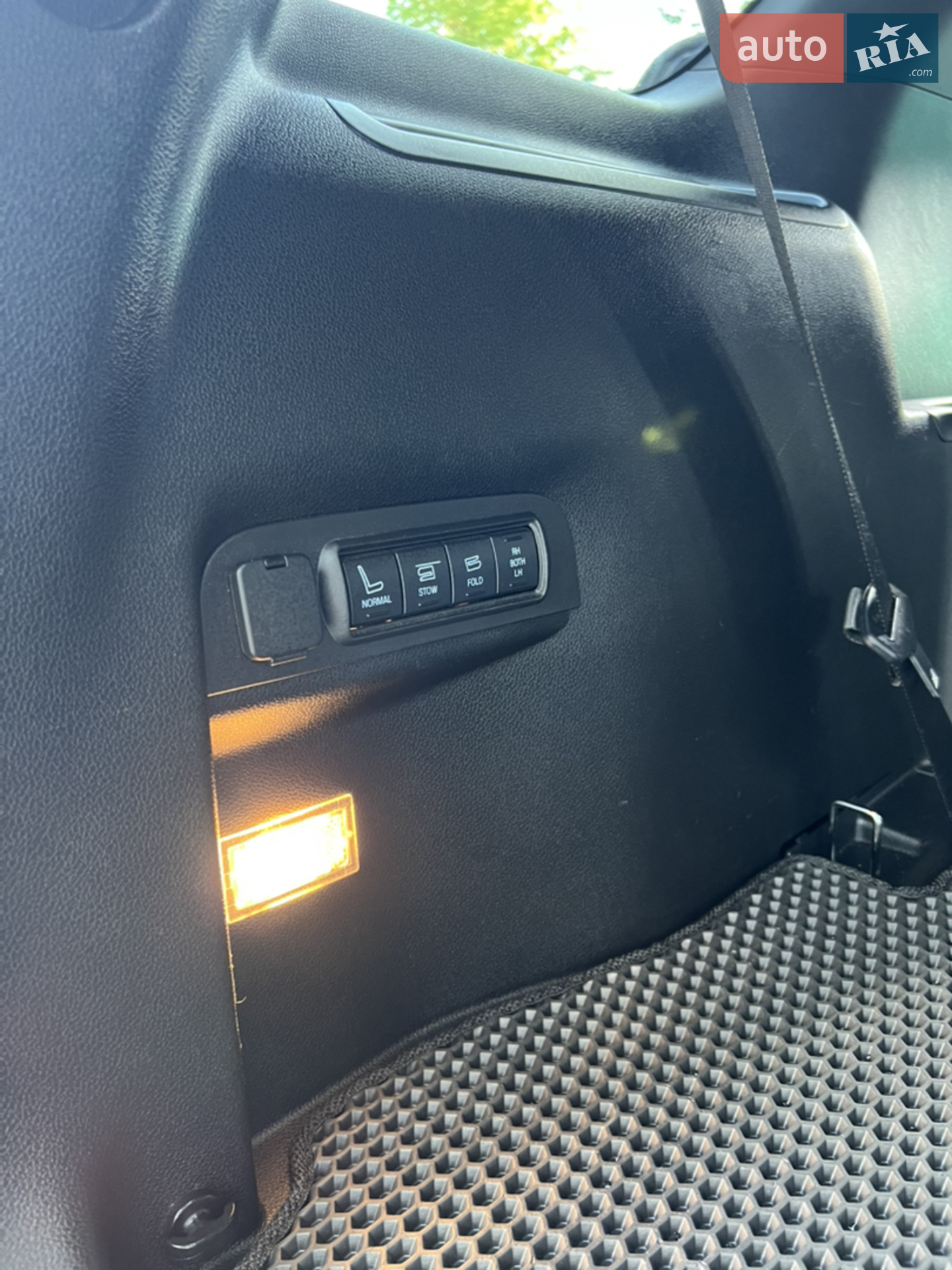 2016 Ford Explorer - мініатюра 16