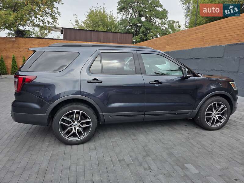 Позашляховик / Кросовер Ford Explorer 2016 в Києві