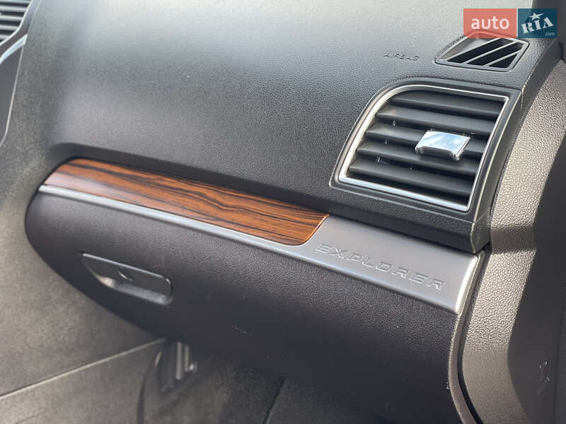Позашляховик / Кросовер Ford Explorer 2016 в Рівному