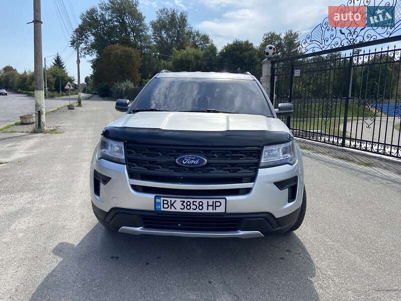 Позашляховик / Кросовер Ford Explorer 2018 в 