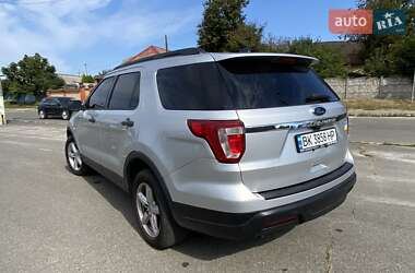 Позашляховик / Кросовер Ford Explorer 2018 в 