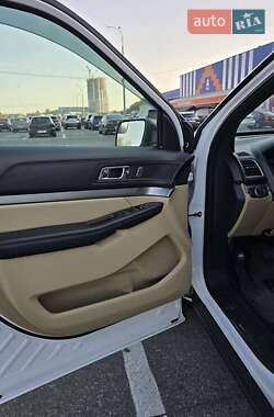 Внедорожник / Кроссовер Ford Explorer 2017 в 
