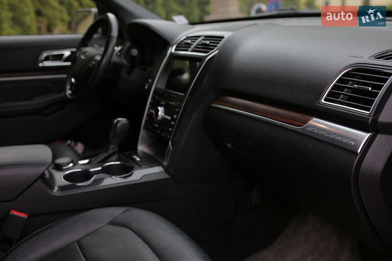 Внедорожник / Кроссовер Ford Explorer 2018 в Кременце