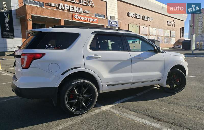 Позашляховик / Кросовер Ford Explorer 2016 в Броварах