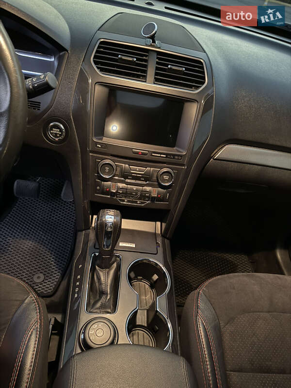 Внедорожник / Кроссовер Ford Explorer 2018 в Черновцах