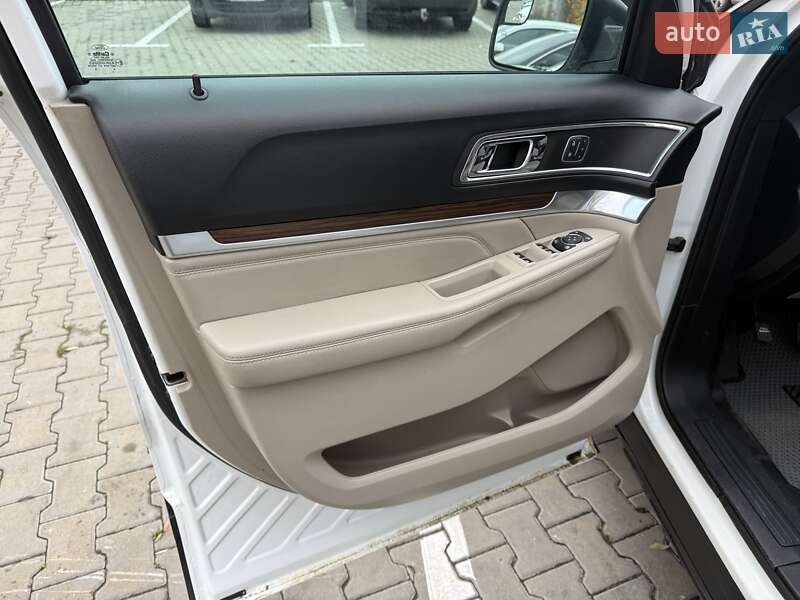 Позашляховик / Кросовер Ford Explorer 2016 в Києві фото 18 Позашляховик / Кросовер Ford Explorer 2016 в Києві