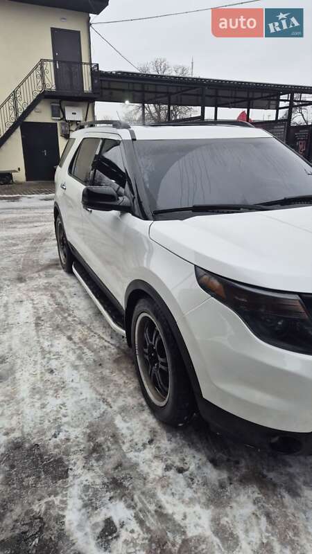 Позашляховик / Кросовер Ford Explorer 2013 в Первомайську