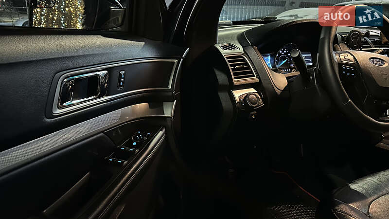 Внедорожник / Кроссовер Ford Explorer 2016 в Буче