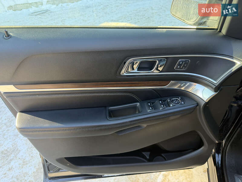 Позашляховик / Кросовер Ford Explorer 2017 в Рівному