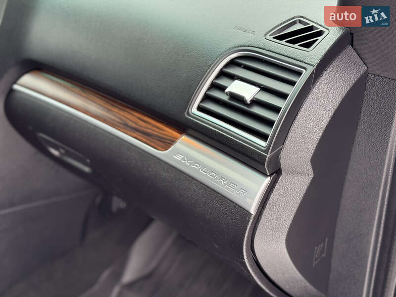 Позашляховик / Кросовер Ford Explorer 2016 в Львові фото 15 Позашляховик / Кросовер Ford Explorer 2016 в Львові