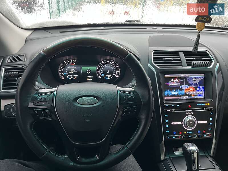 Внедорожник / Кроссовер Ford Explorer 2016 в Обуховке